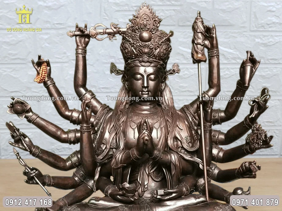 Gương mặt của Ngài đầy đặn như trăng rằm